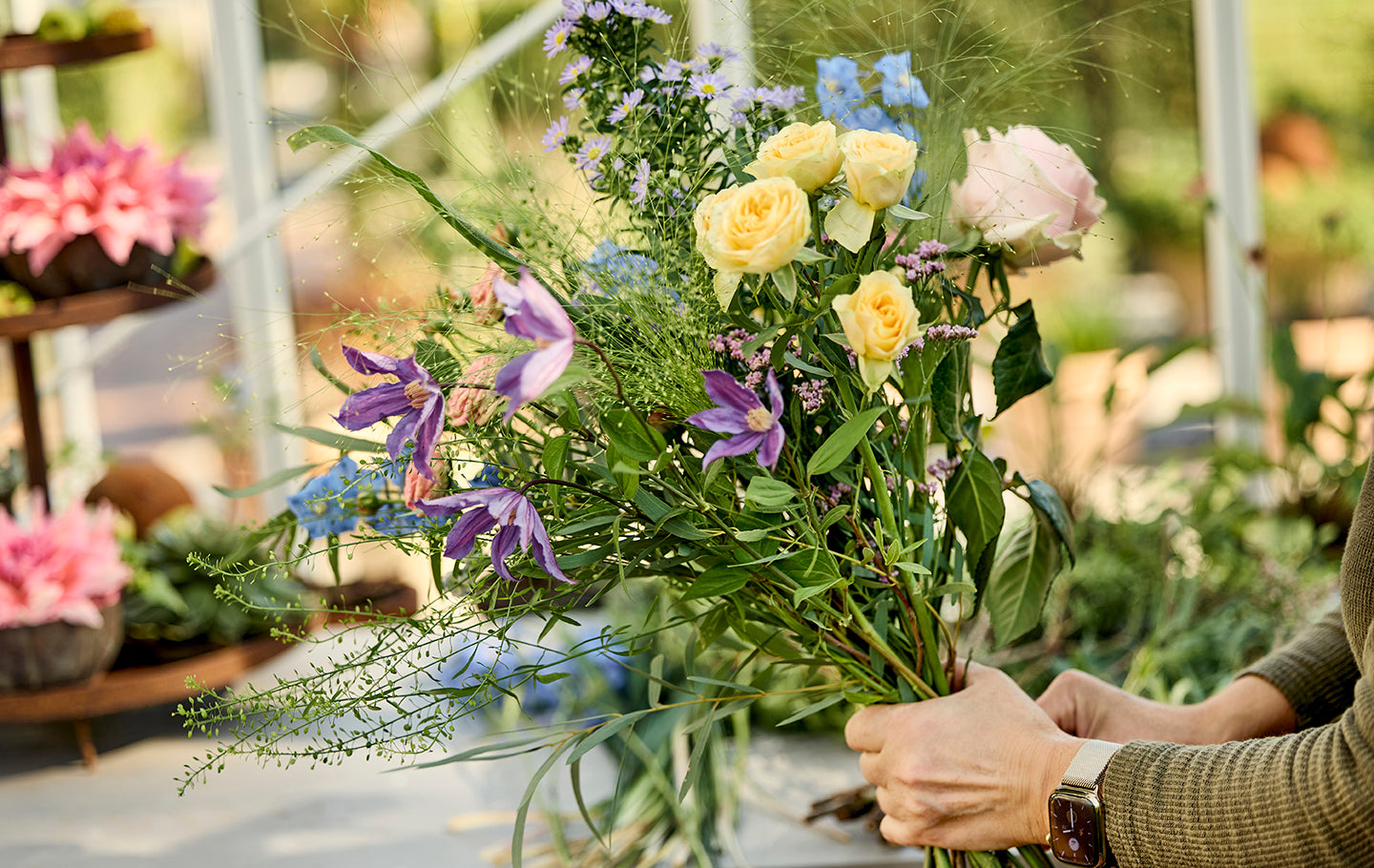 Påskepynt med blomster og natur – skab forårsstemning med nærvær